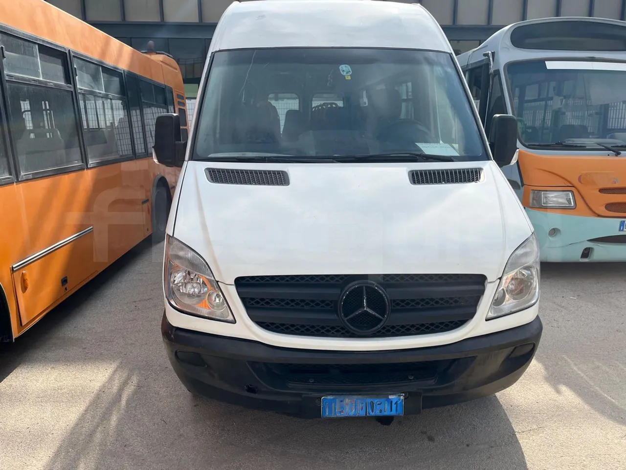 Mercedes-Benz Sprinter 519CDI - EUR5 - 140kW - 7.345m - front photo