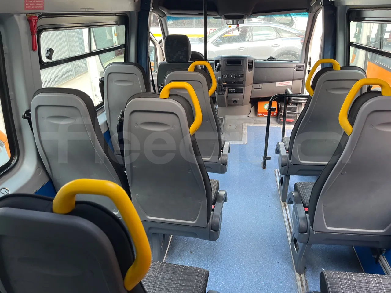 Mercedes-Benz Sprinter 519CDI - EUR5 - 140kW - 7.345m - forward view middle aisle
