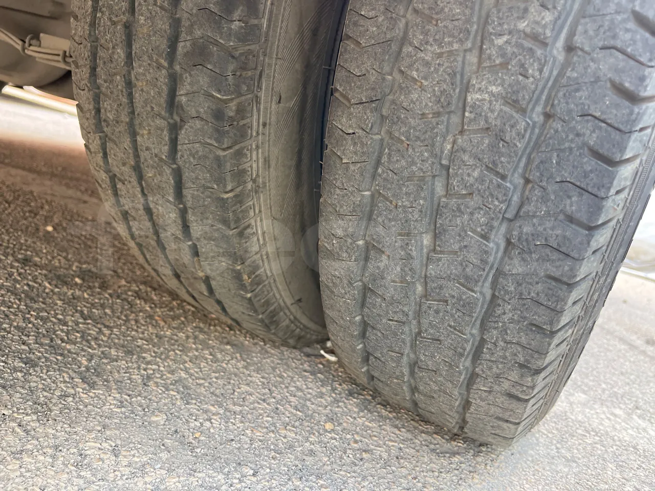 Mercedes-Benz Sprinter 519CDI - EUR5 - 140kW - 7.345m - tread condition front tires left