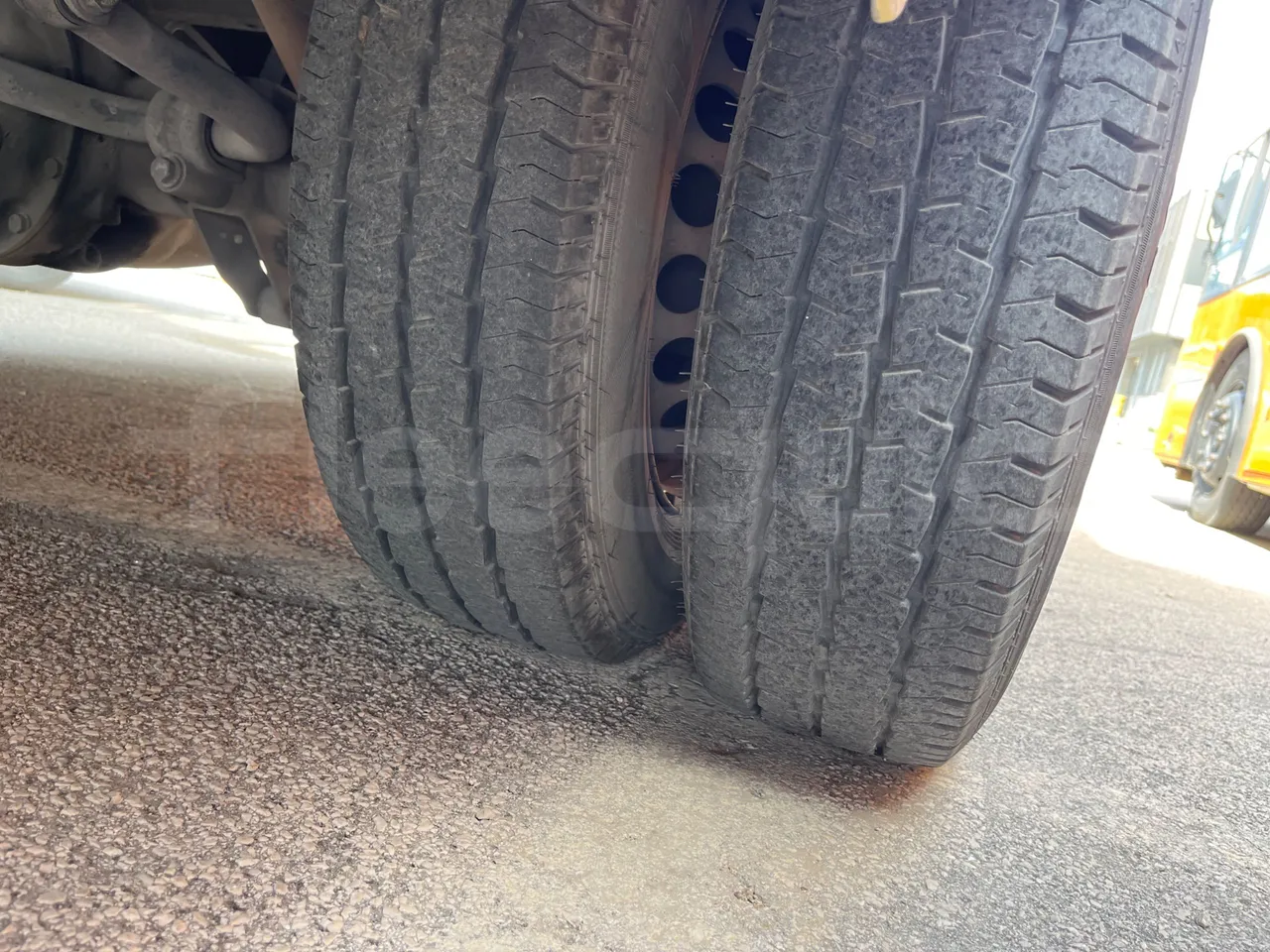 Mercedes-Benz Sprinter 519CDI - EUR5 - 140kW - 7.345m - tread condition second axle tires left