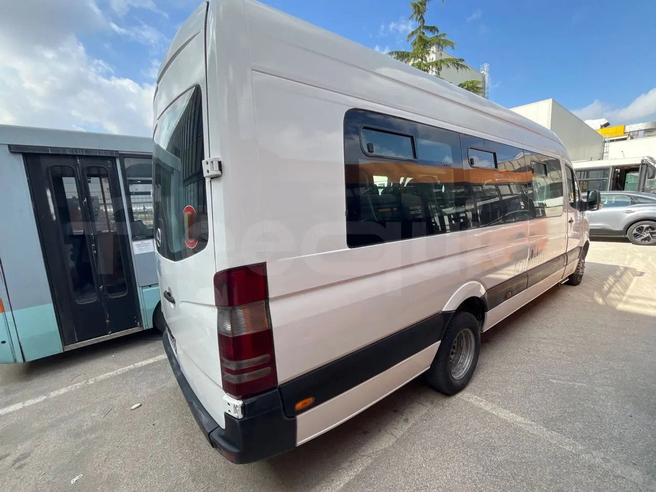 Mercedes-Benz Sprinter 519CDI - EUR5 - 140kW - 7.345m - right side doors closed