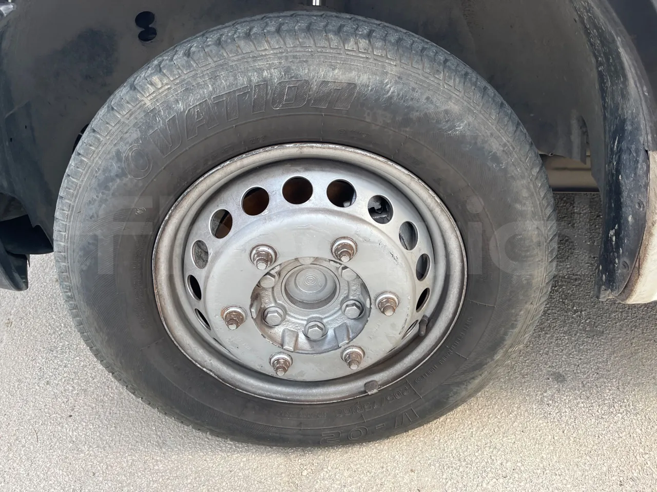 Mercedes-Benz Sprinter 519CDI - EUR5 - 140kW - 7.345m - front left tire measurements