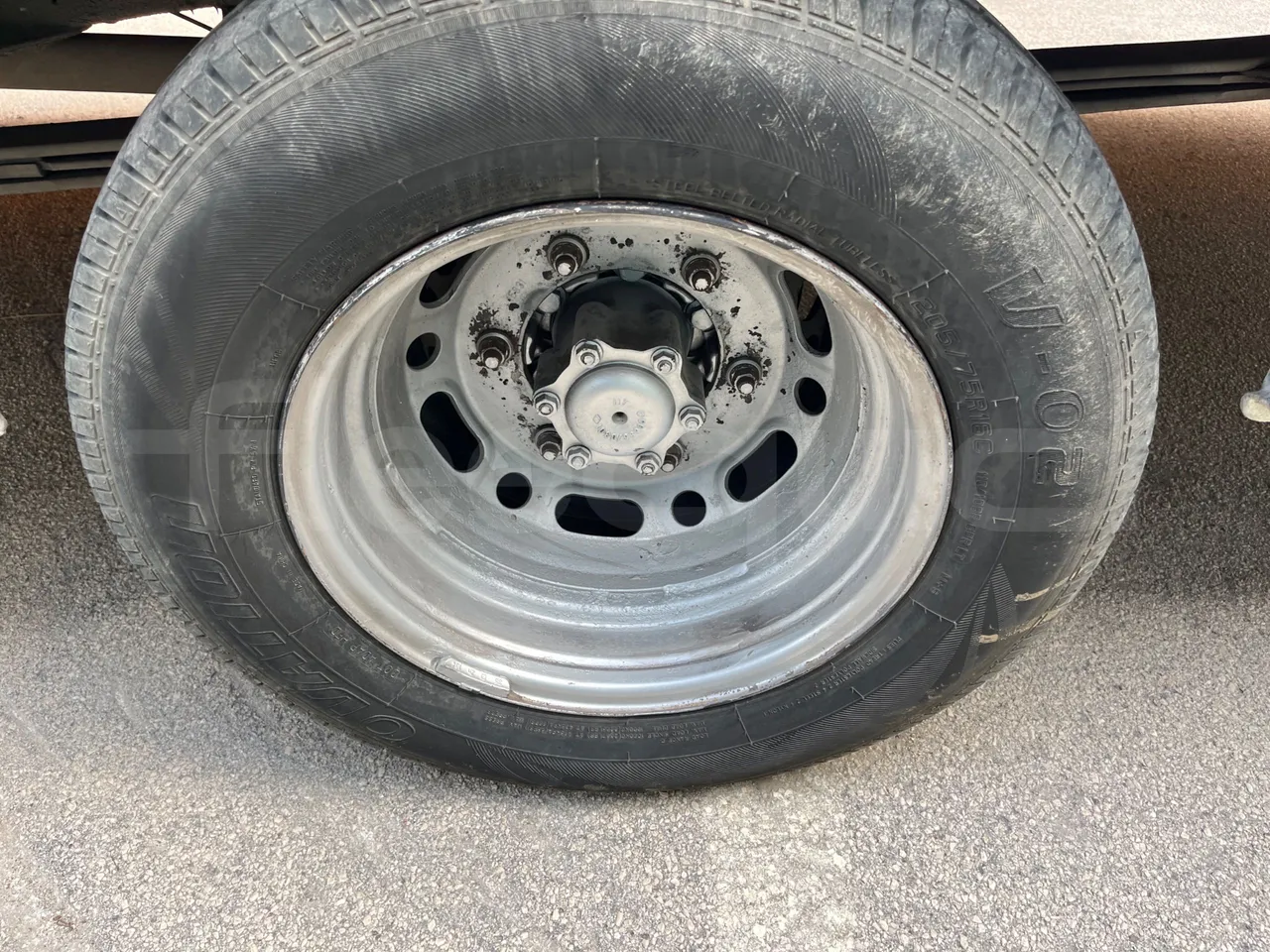 Mercedes-Benz Sprinter 519CDI - EUR5 - 140kW - 7.345m - rear left tire photo