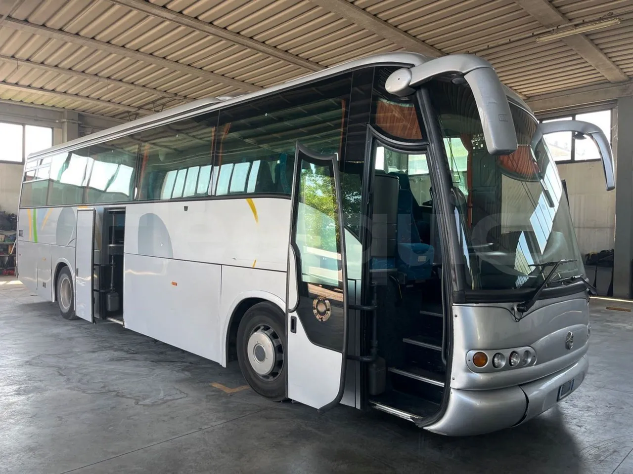 Iveco Domino - 3/4 right front doors open