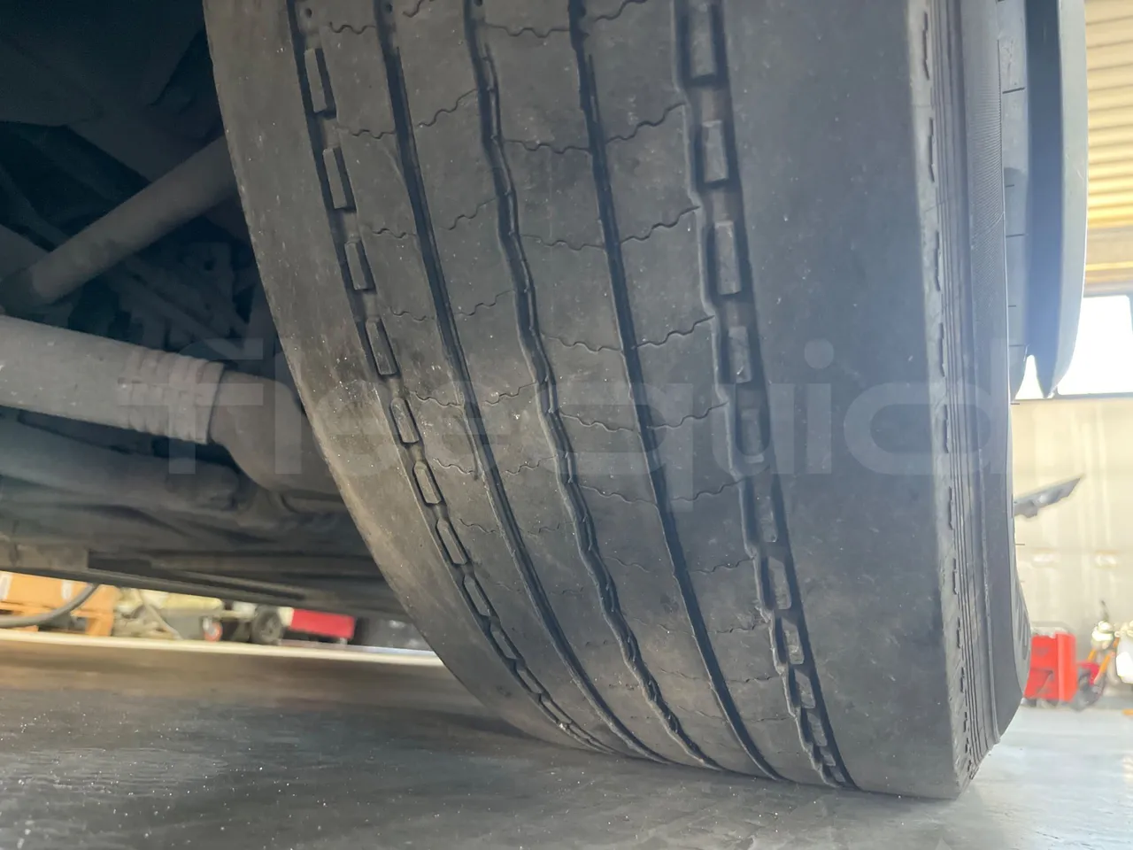 Iveco Domino - tread condition front tires right