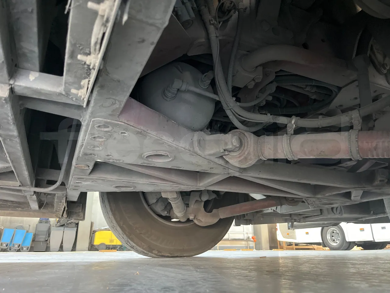 Iveco Domino - front axle right side