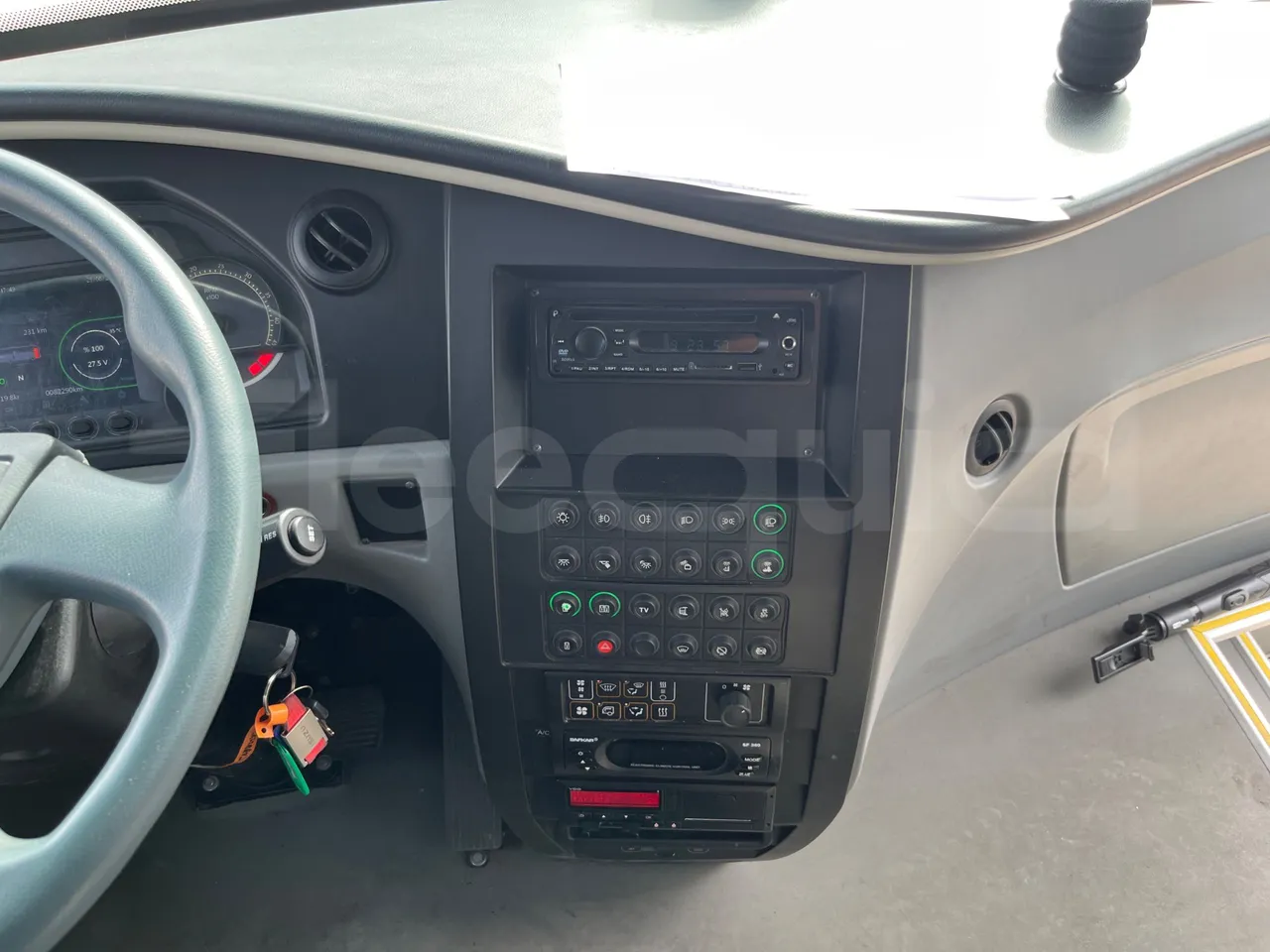Isuzu Grand Toro S802-1/ Euro 6 - 151 Kw - 8.516 Mt - radio accessories photo