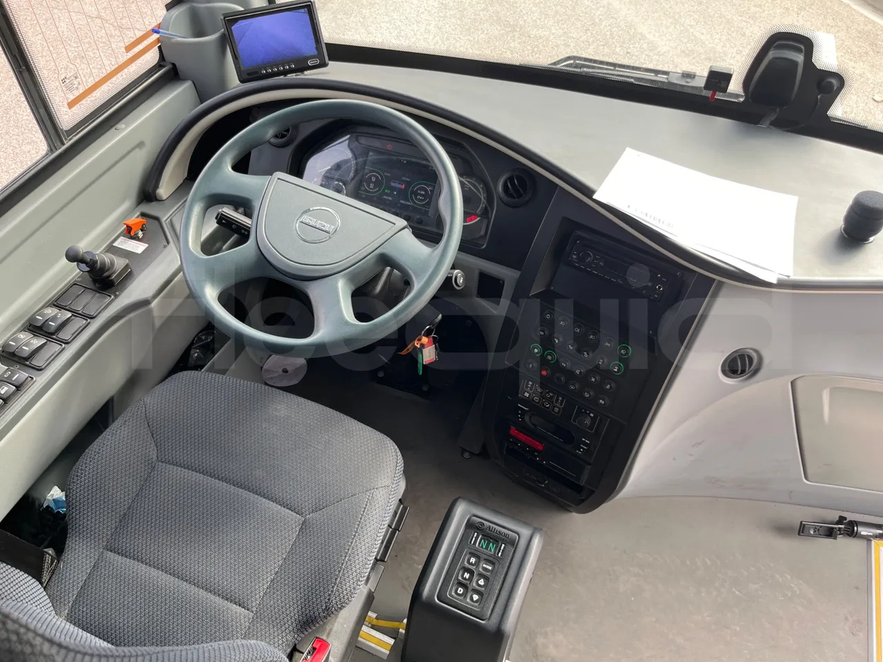 Isuzu Grand Toro S802-1/ Euro 6 - 151 Kw - 8.516 Mt - buttons panels on