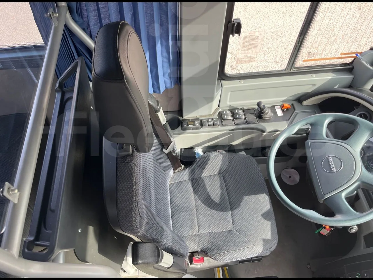 Isuzu Grand Toro S802-1/ Euro 6 - 151 Kw - 8.516 Mt - driver's seat photo