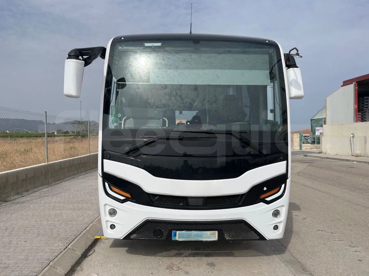 Isuzu Grand Toro S802-1/ Euro 6 - 151 Kw - 8.516 Mt - front photo