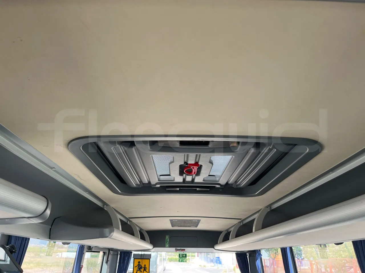 Isuzu Grand Toro S802-1/ Euro 6 - 151 Kw - 8.516 Mt - roof hatch 1