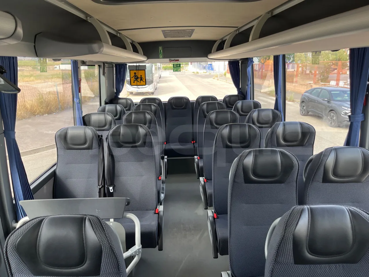 Isuzu Grand Toro S802-1/ Euro 6 - 151 Kw - 8.516 Mt - reverse view middle aisle