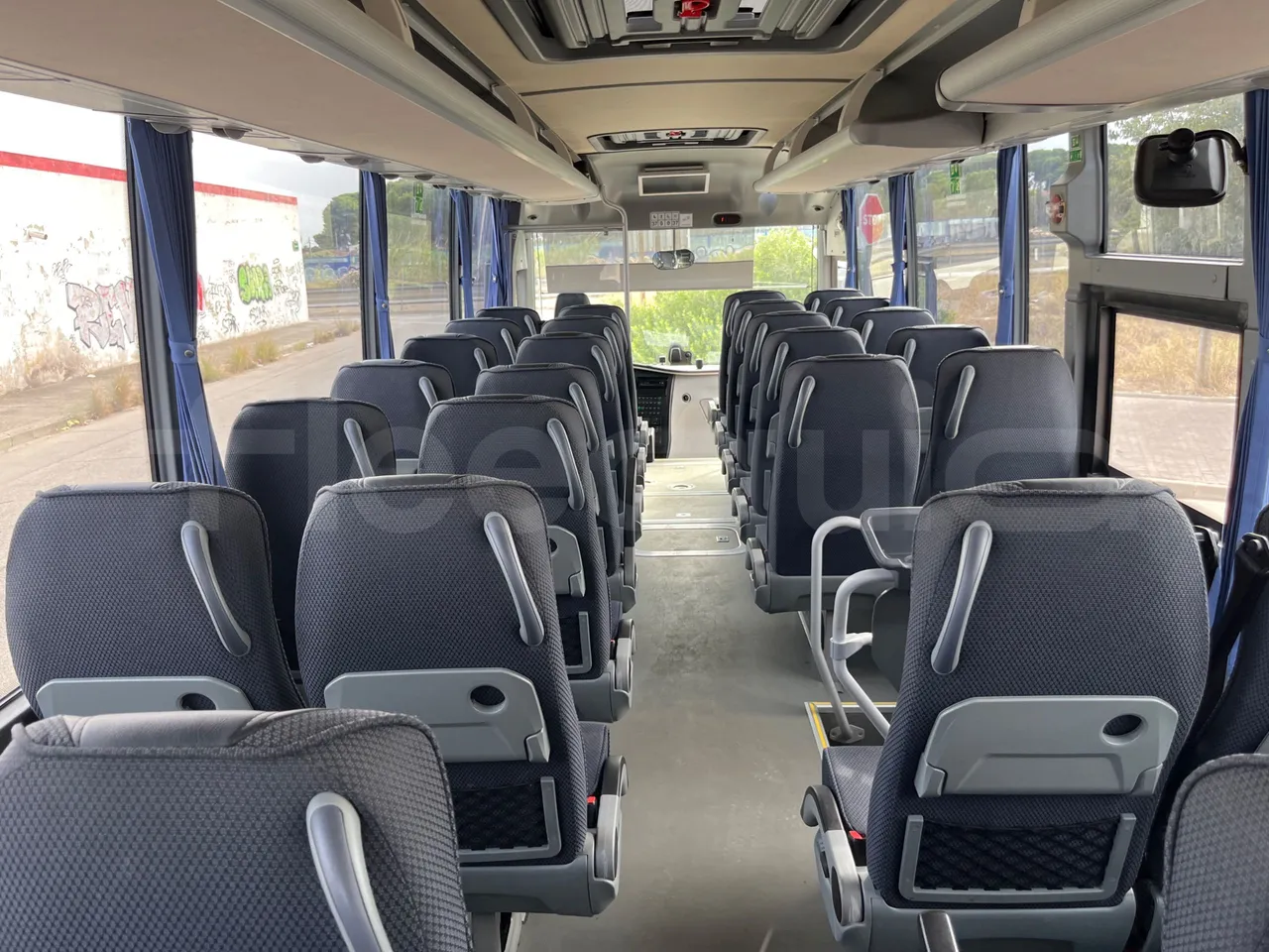 Isuzu Grand Toro S802-1/ Euro 6 - 151 Kw - 8.516 Mt - forward view all seats last row height