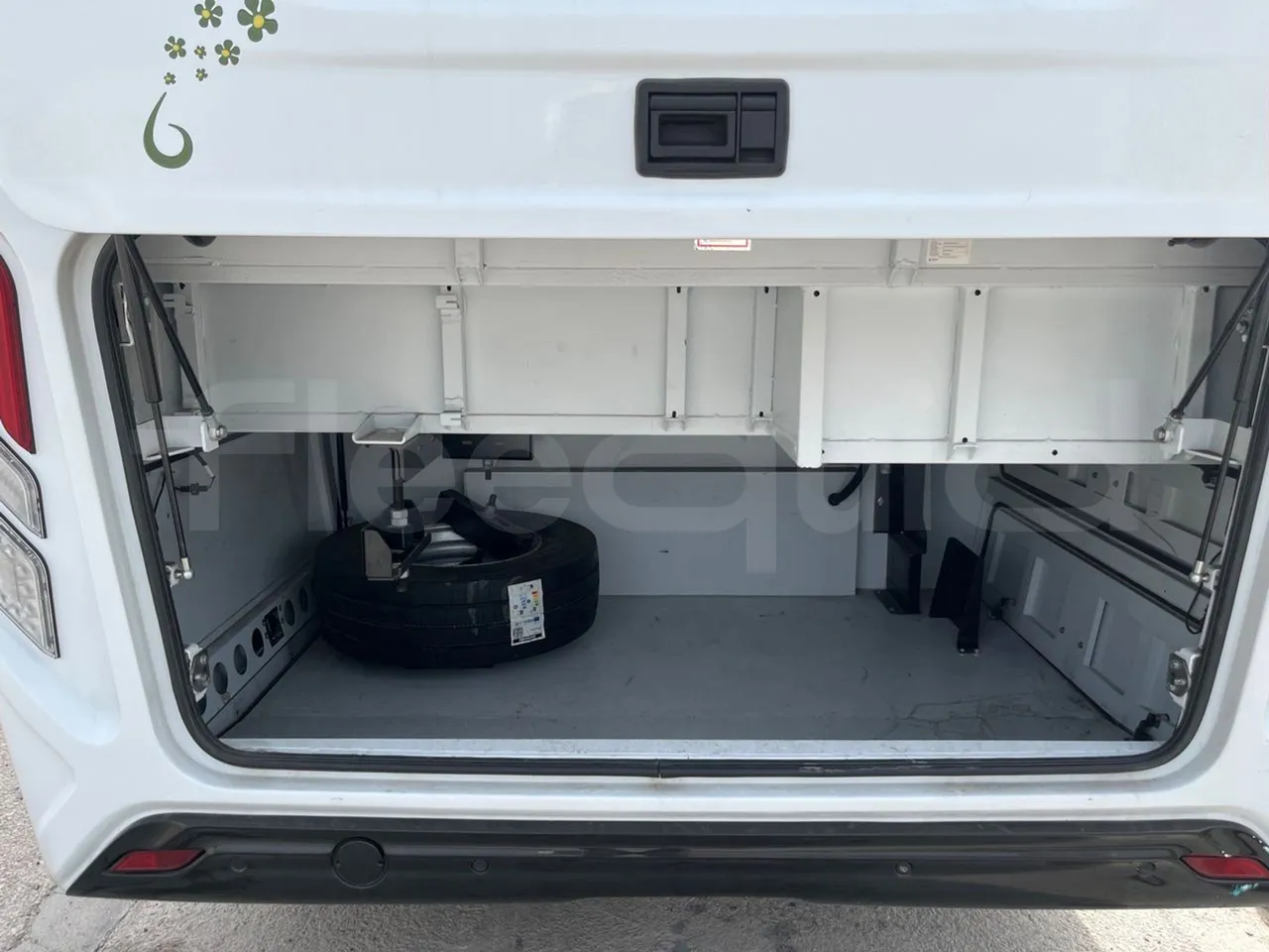 Isuzu Grand Toro S802-1/ Euro 6 - 151 Kw - 8.516 Mt - luggage rack photo