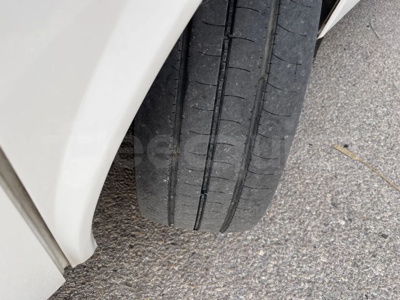 Isuzu Grand Toro S802-1/ Euro 6 - 151 Kw - 8.516 Mt - tread condition front tires right