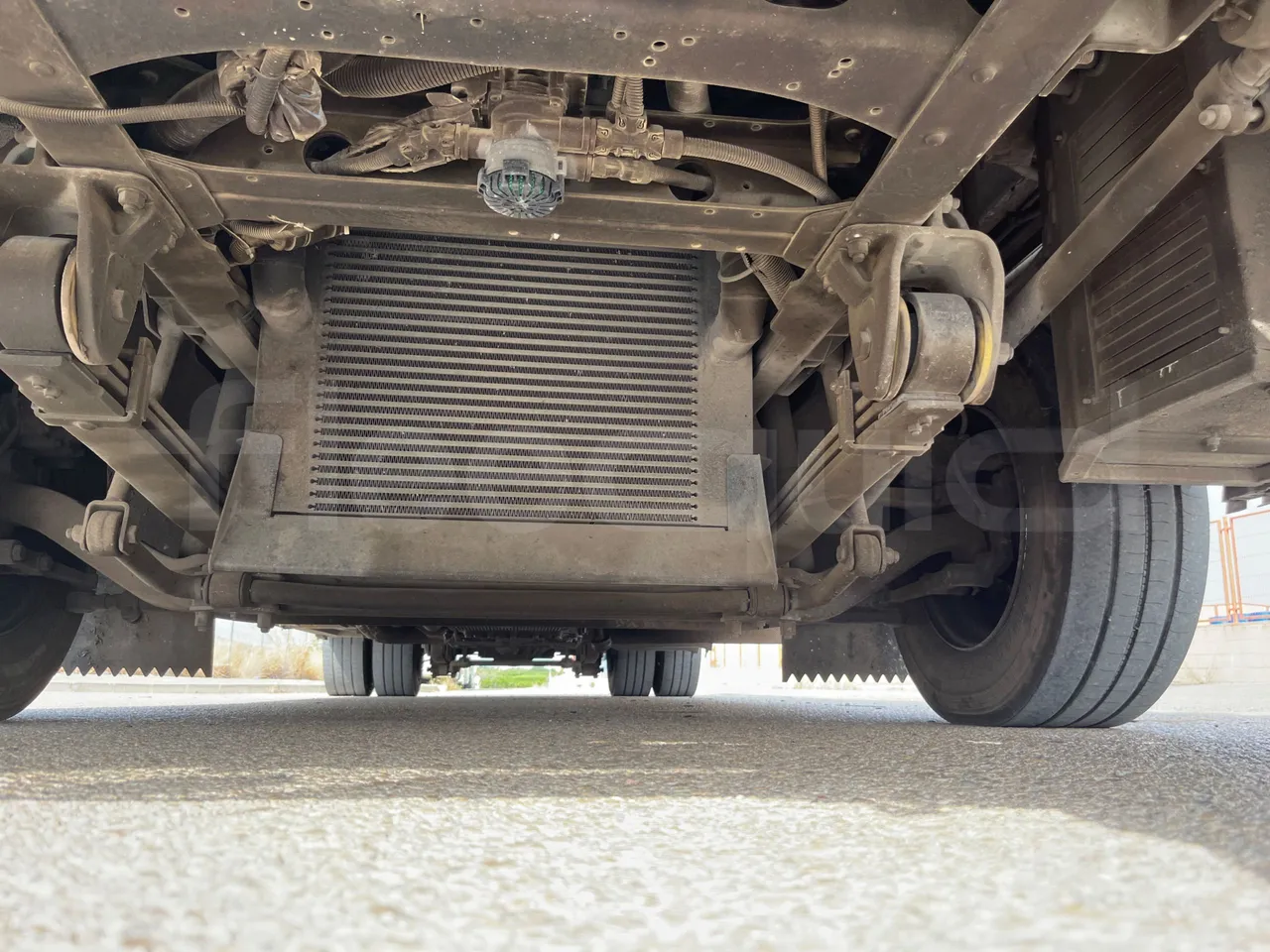 Isuzu Grand Toro S802-1/ Euro 6 - 151 Kw - 8.516 Mt - rear hatch open