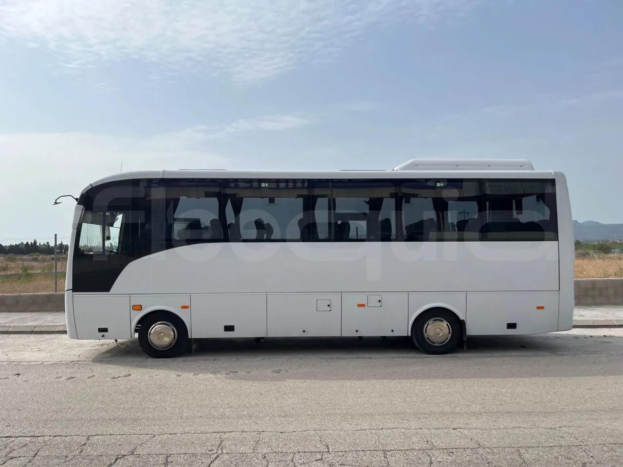 Isuzu Grand Toro S802-1/ Euro 6 - 151 Kw - 8.516 Mt - left side photo