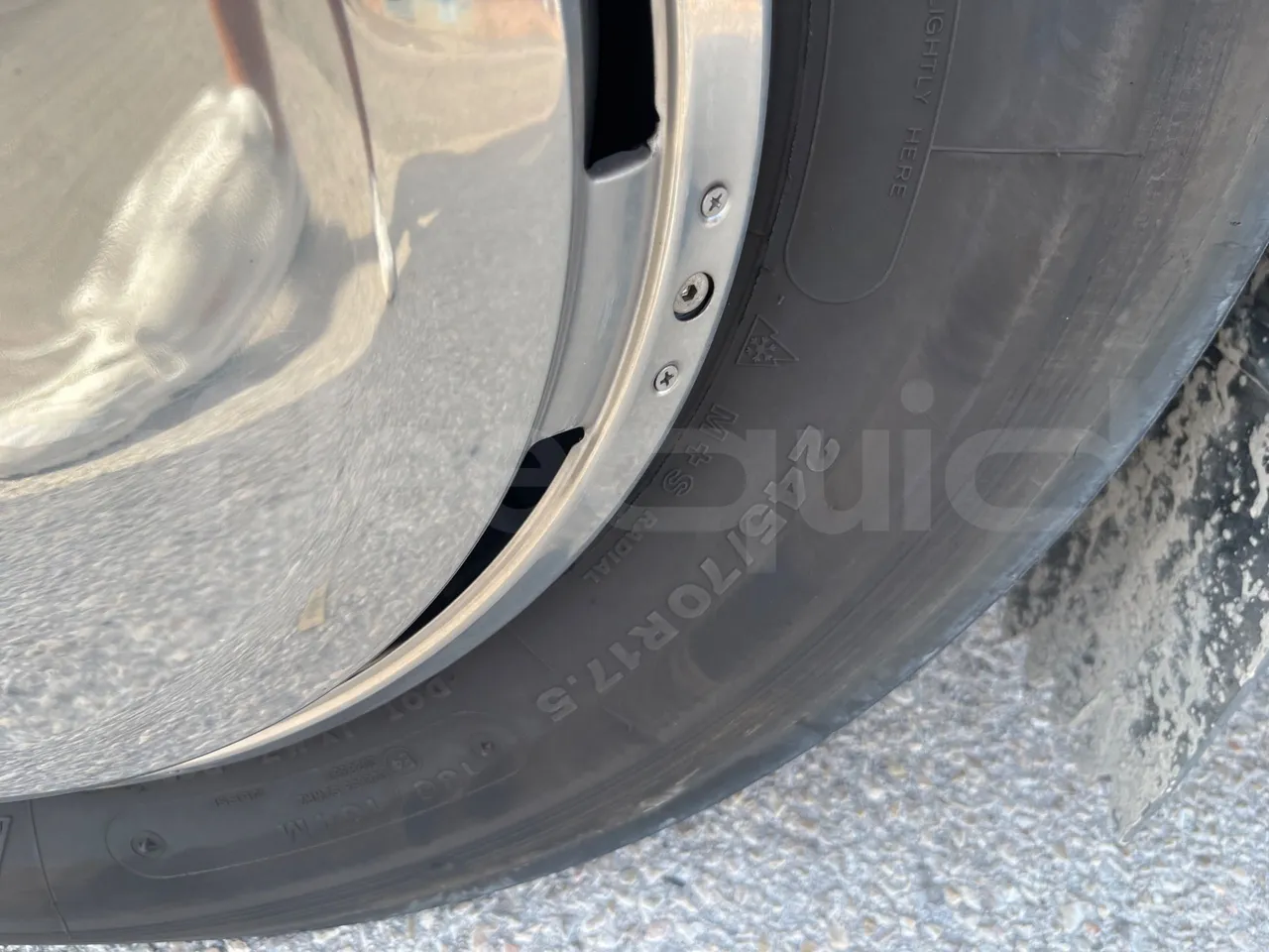 Isuzu Grand Toro S802-1/ Euro 6 - 151 Kw - 8.516 Mt - front left tire measurements