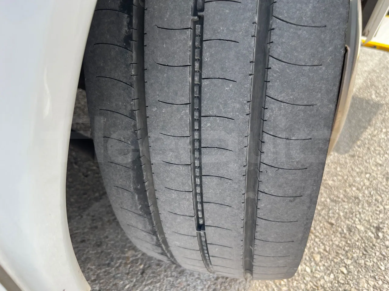 Isuzu Grand Toro S802-1/ Euro 6 - 151 Kw - 8.516 Mt - rear left tire photo