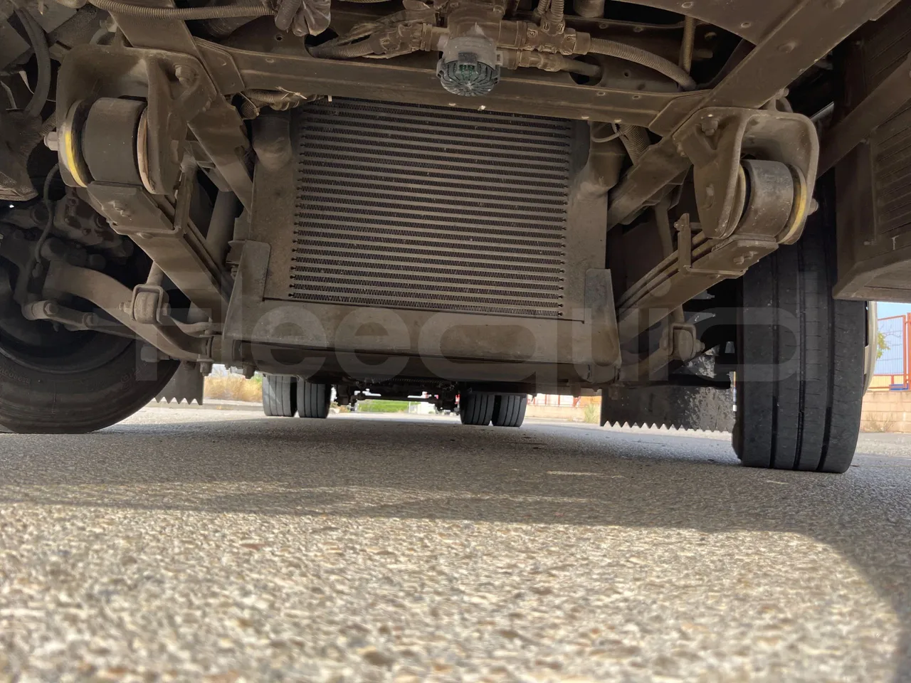 Isuzu Grand Toro S802-1/ Euro 6 - 151 Kw - 8.516 Mt - front undercarriage from front