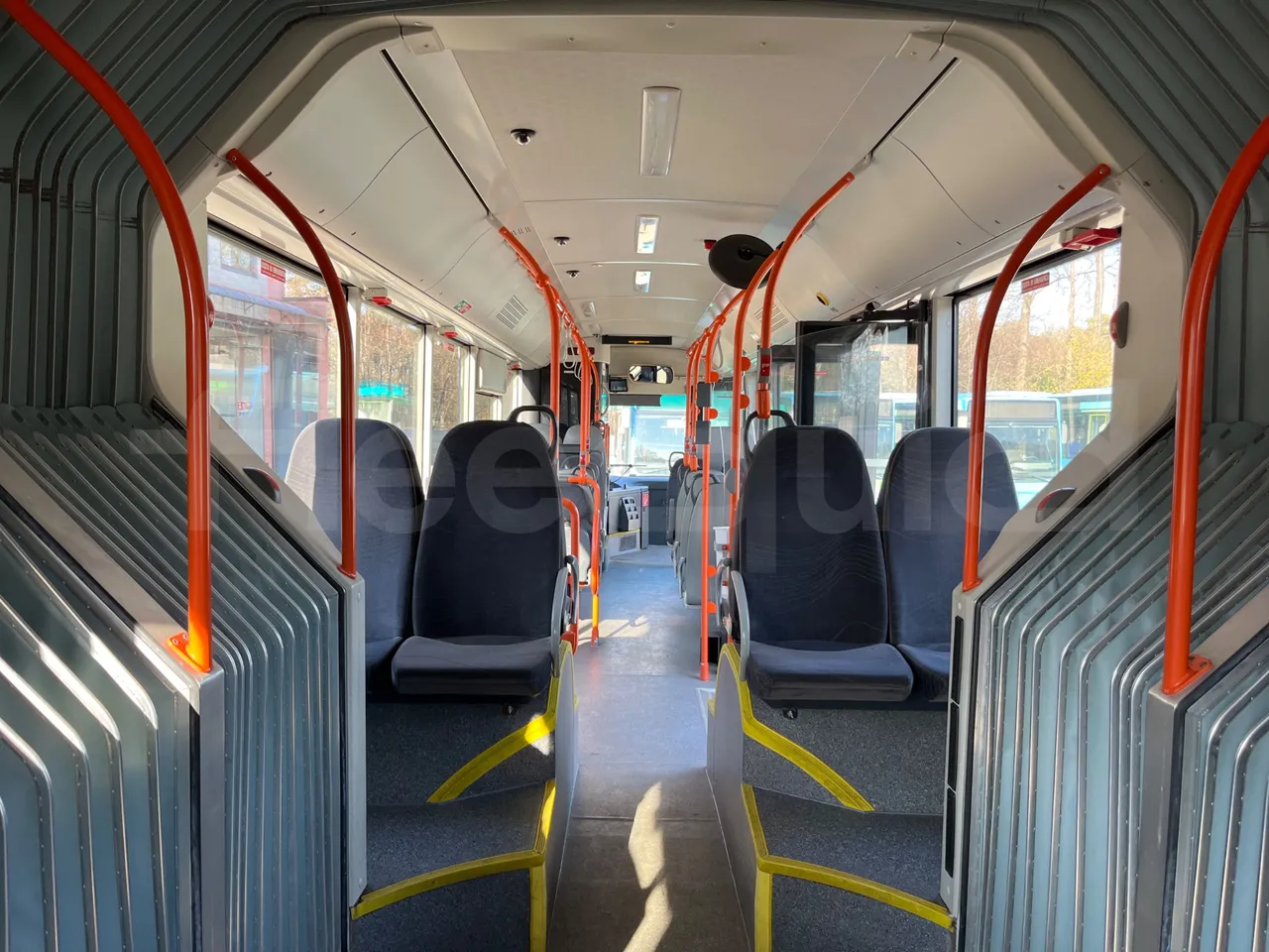 Man Lion's City GL A40 - Euro6 - 228kW - 18.750mt - forward view middle aisle