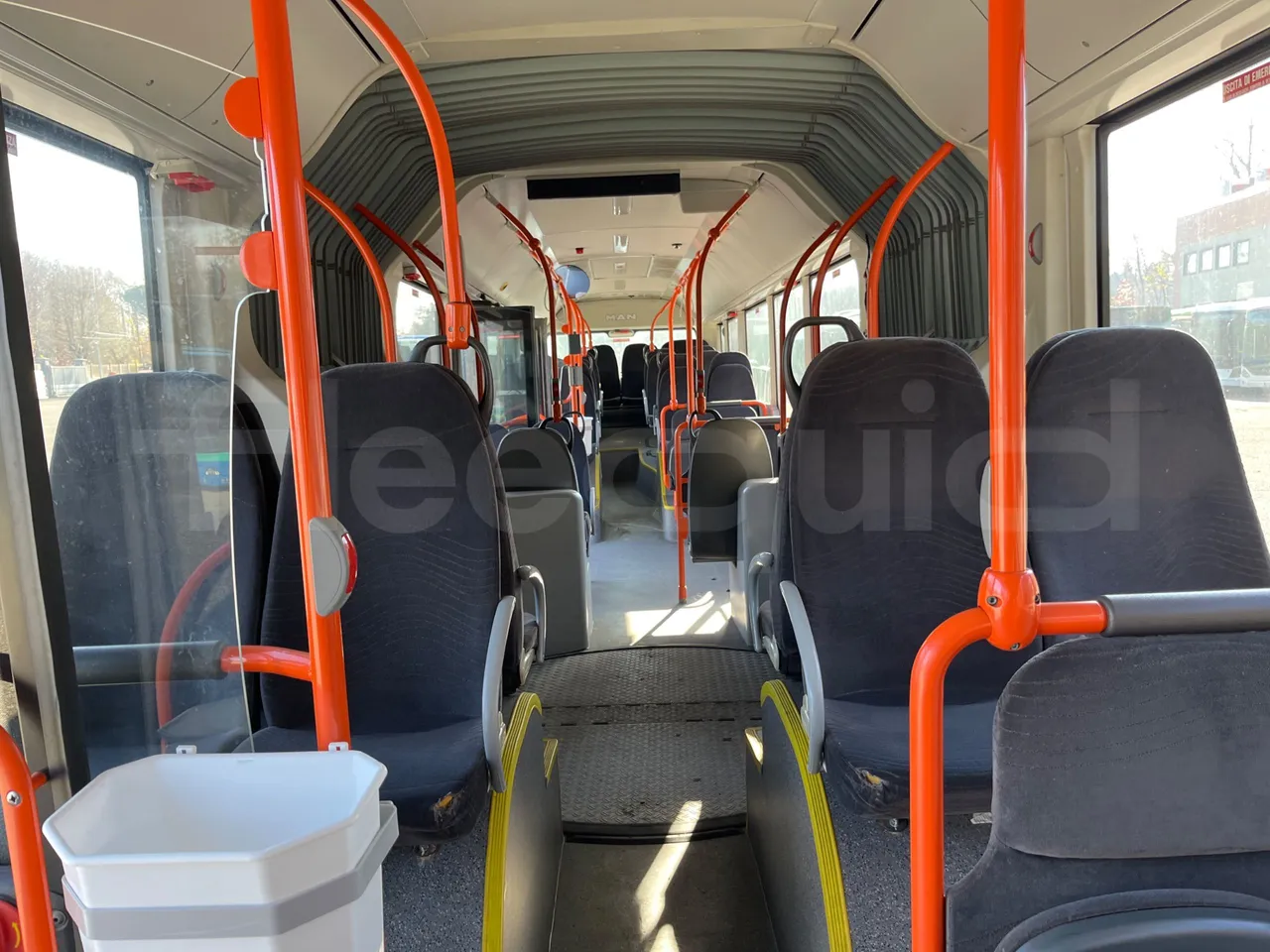 Man Lion's City GL A40 - Euro6 - 228kW - 18.750mt - reverse view middle aisle