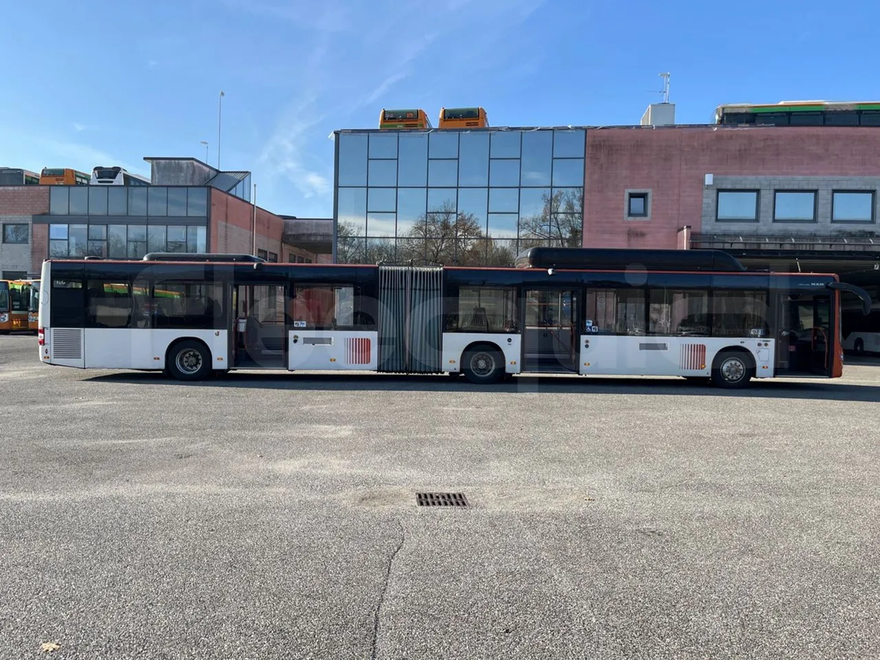 Man Lion's City GL A40 - Euro6 - 228kW - 18.750mt - right side doors open