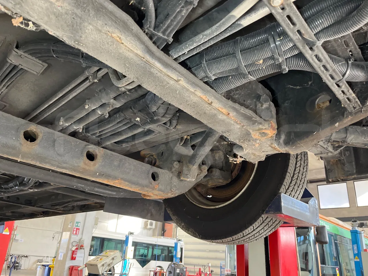 Man Lion's City GL A40 - Euro6 - 228kW - 18.750mt - front axle left side