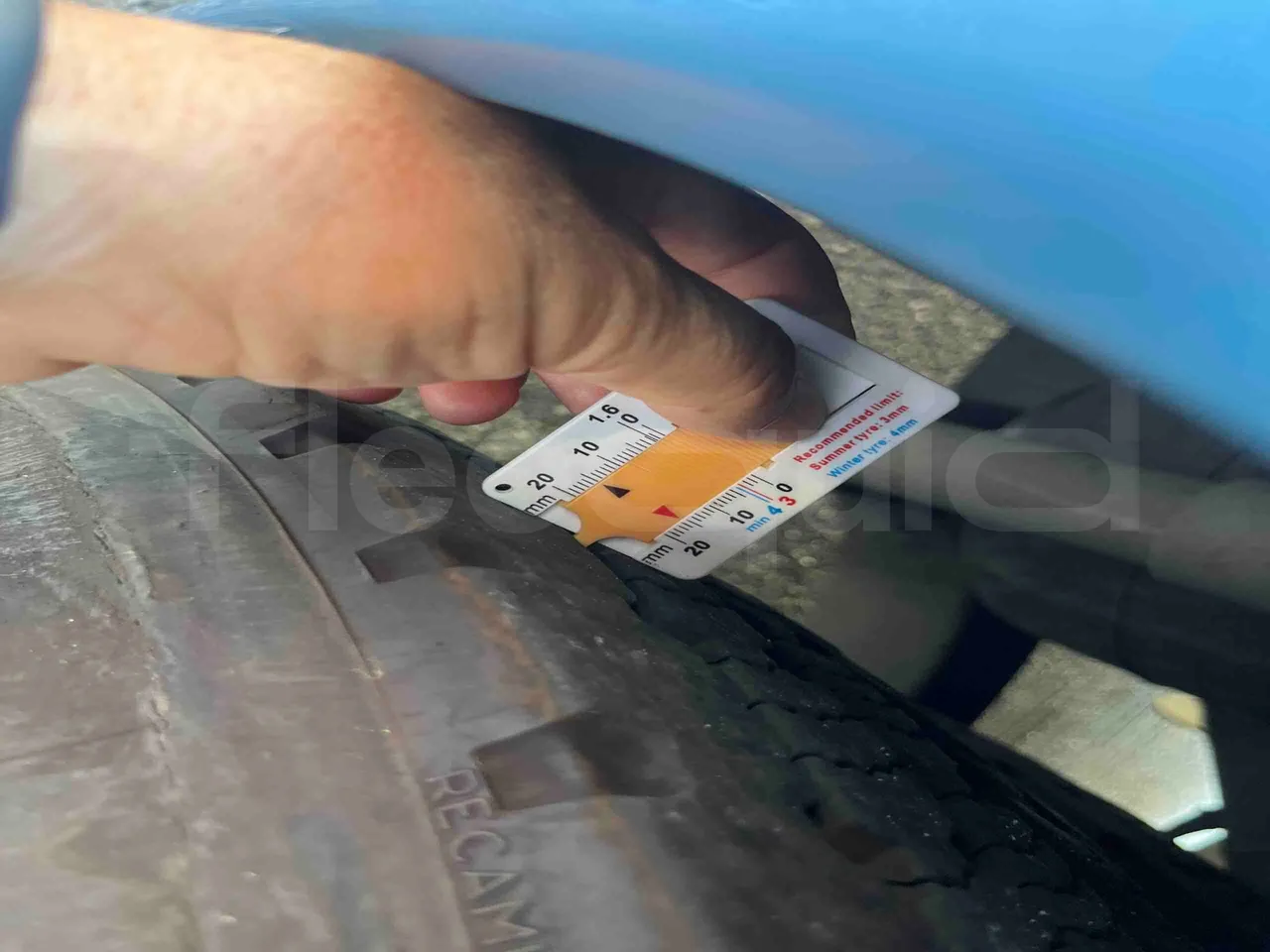 Iveco Crossway - Second Axle Left Side: Tyre Thickness