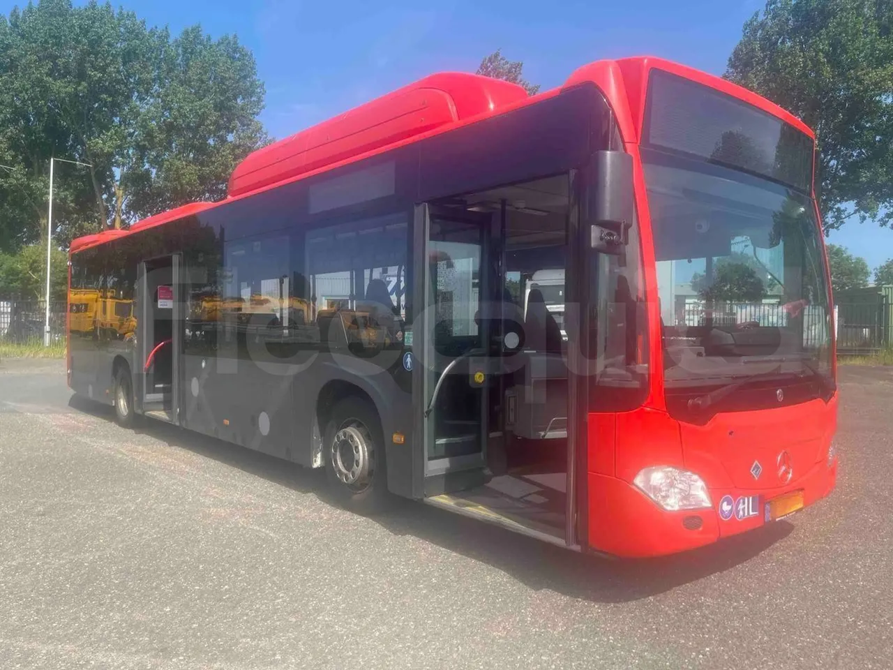 Mercedes-Benz Citaro - 3/4 right front doors open