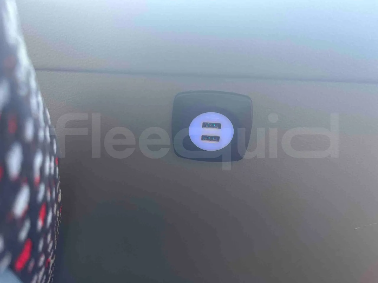 Mercedes-Benz Citaro - usb charging detail