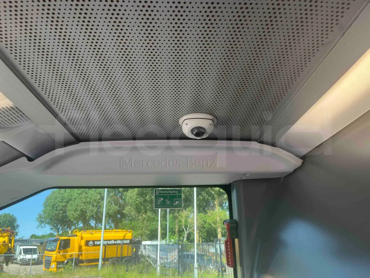 Mercedes-Benz Citaro - floor hatches photo
