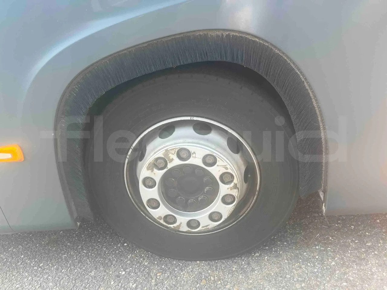 Mercedes-Benz Citaro - tread condition front tires left