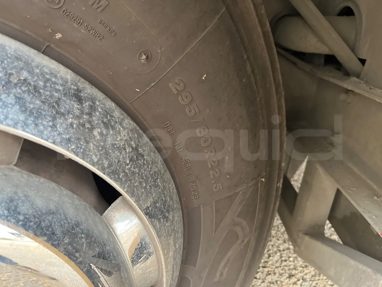 Irisbus Domino Orlandi 2001 397E 12.35 - Euro3 - 259kW - 12mt - front left tire measurements