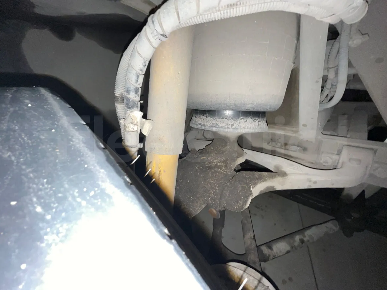 Temsa Safari RD RAT153 - EUR5 - 266kW - 12.200m - front shock absorbers right