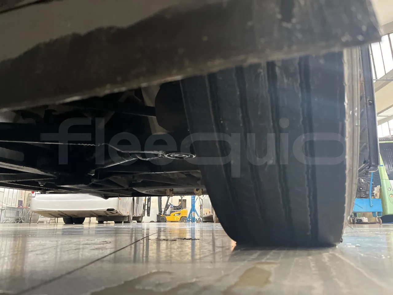 Temsa Safari RD RAT153 - EUR5 - 266kW - 12.200m - tread condition front tires right