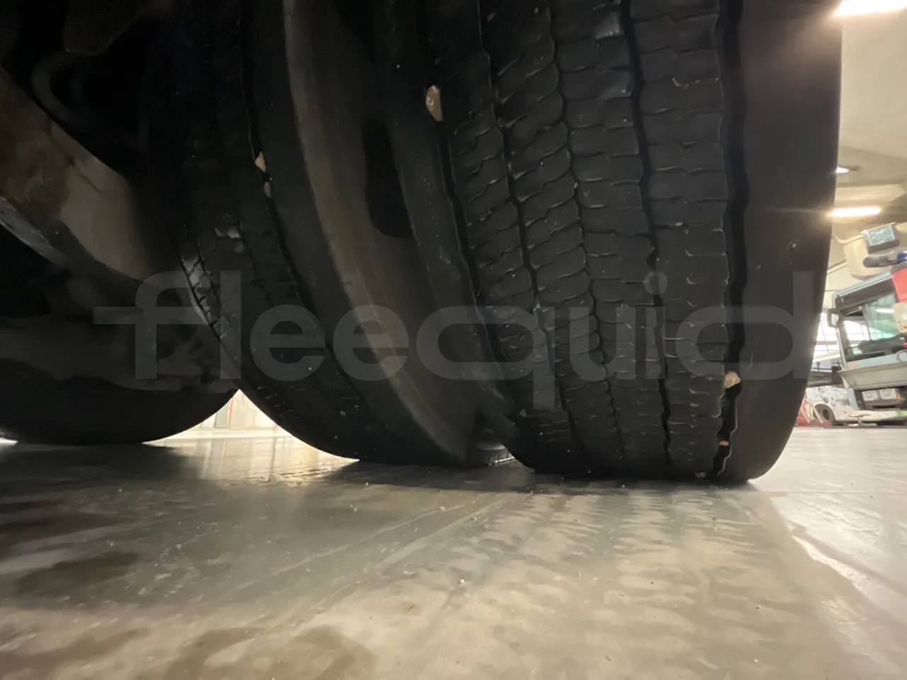 Temsa Safari RD RAT153 - EUR5 - 266kW - 12.200m - tread condition second axle tires right