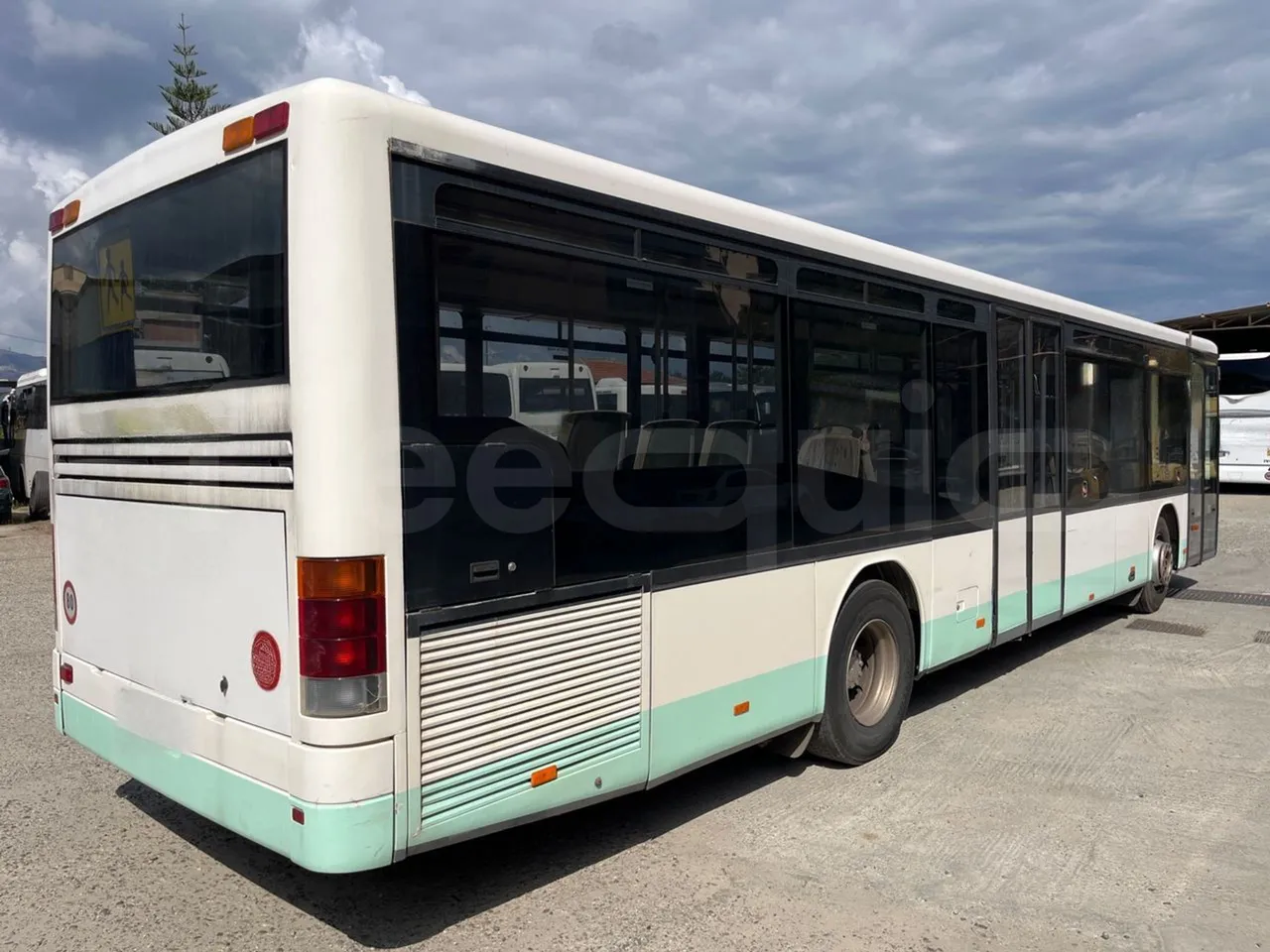 Setra S315 315 NF 457/ Euro 3 -185Kw -12 Mt - 3/4 right rear doors closed