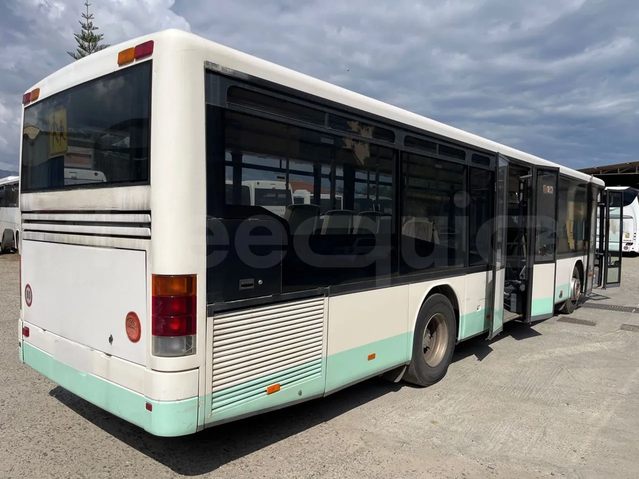 Setra S315 315 NF 457/ Euro 3 -185Kw -12 Mt - 3/4 right rear doors open