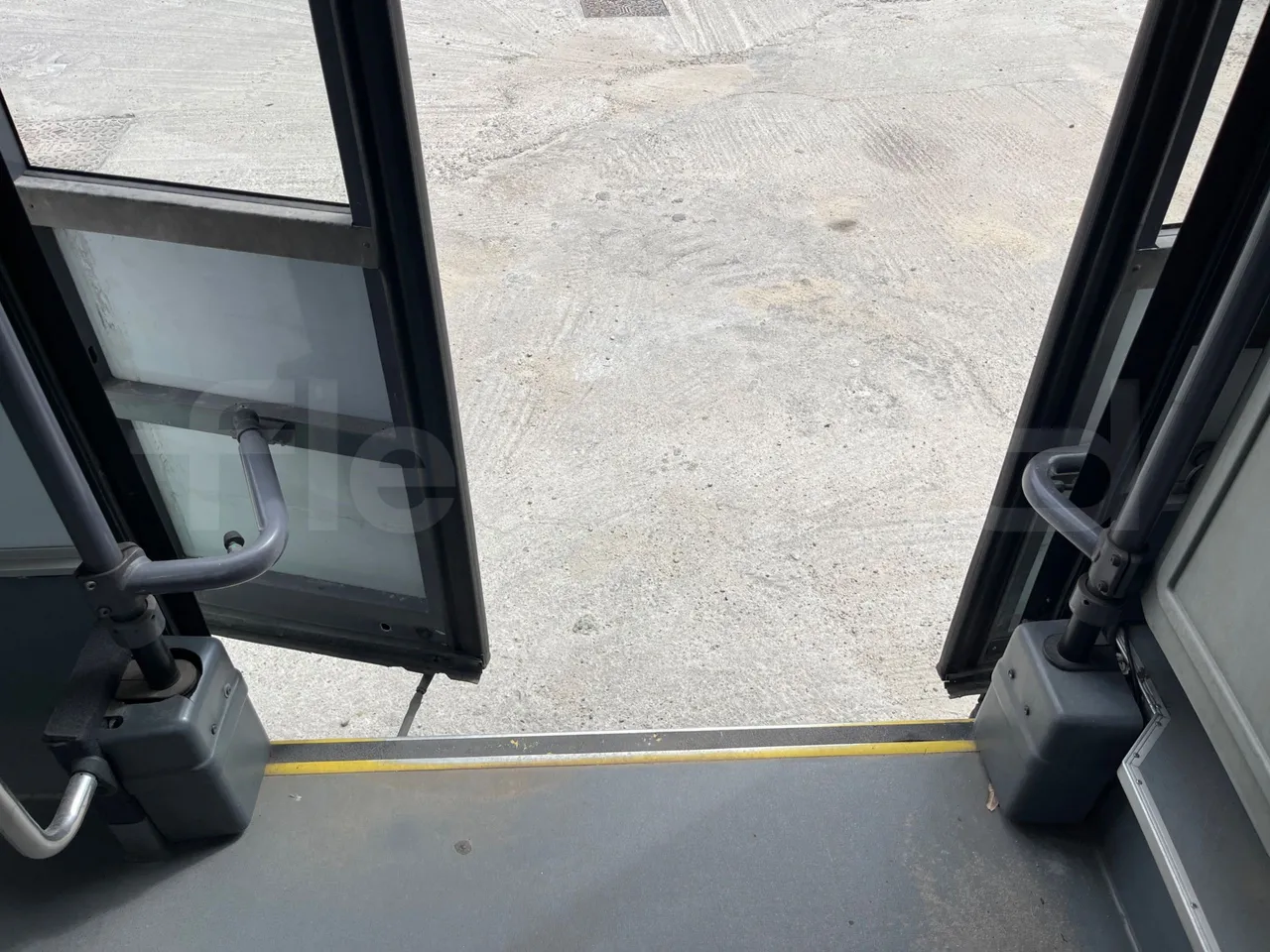 Setra S315 315 NF 457/ Euro 3 -185Kw -12 Mt - door mechanism photo
