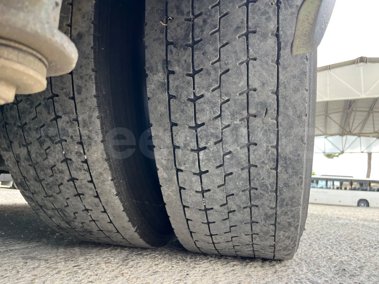 Setra S315 315 NF 457/ Euro 3 -185Kw -12 Mt - tread condition front tires left
