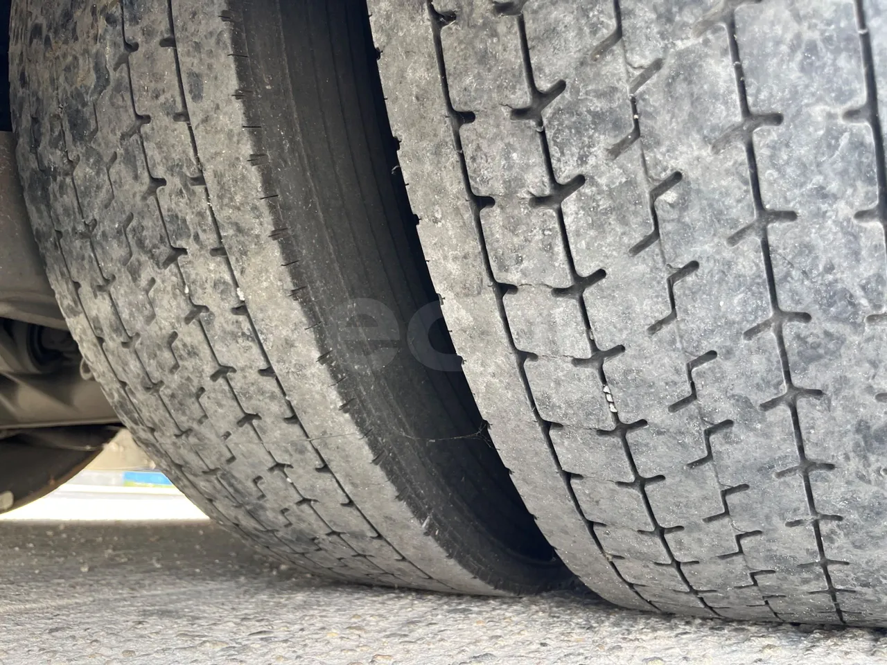 Setra S315 315 NF 457/ Euro 3 -185Kw -12 Mt - tread condition third axle tires left