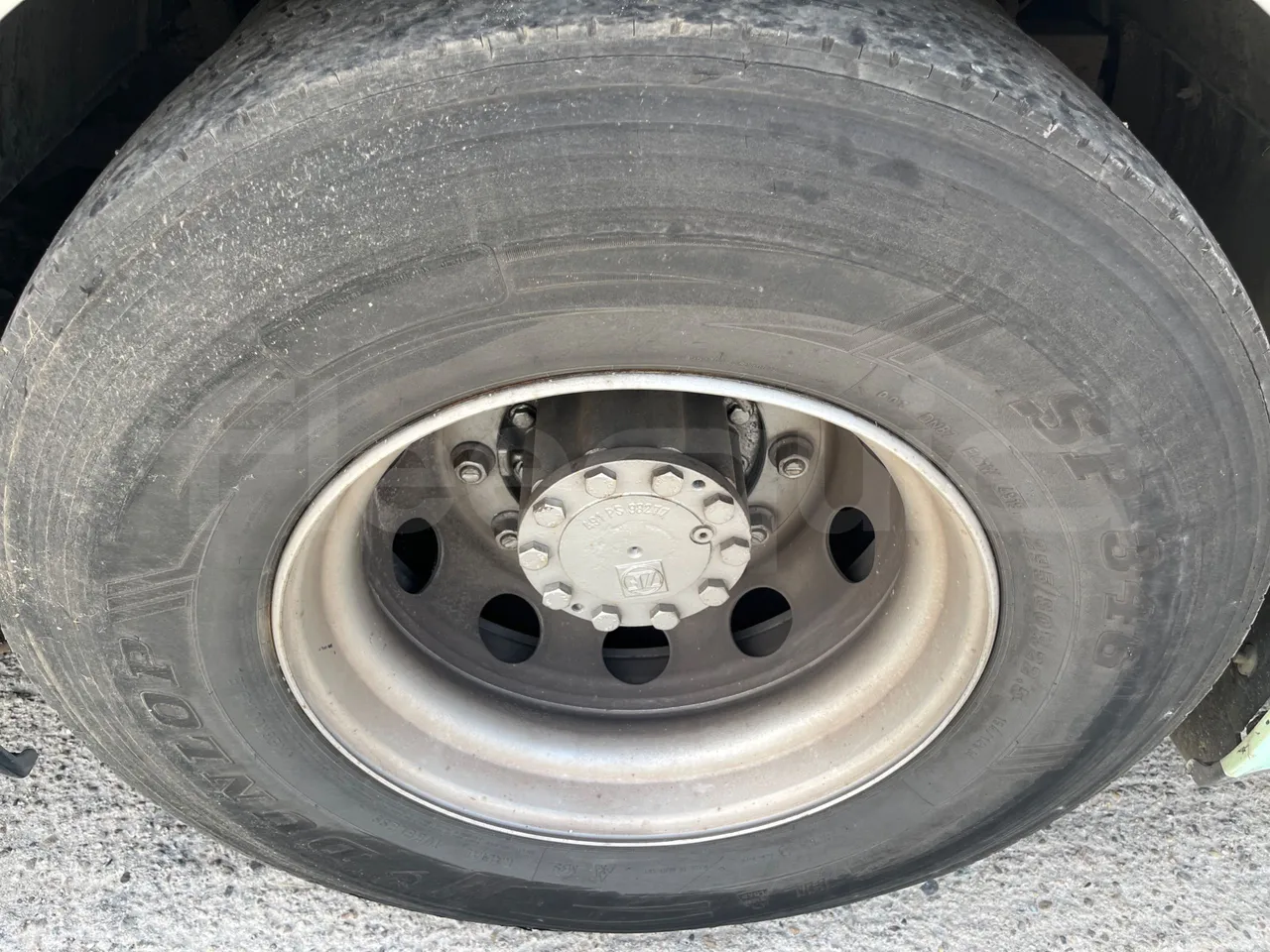Setra S315 315 NF 457/ Euro 3 -185Kw -12 Mt - tread condition third axle tires right