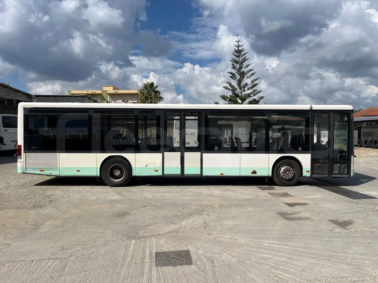 Setra S315 315 NF 457/ Euro 3 -185Kw -12 Mt - right side doors closed
