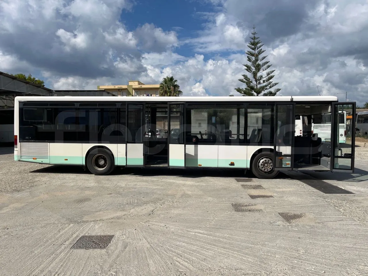 Setra S315 315 NF 457/ Euro 3 -185Kw -12 Mt - right side doors open