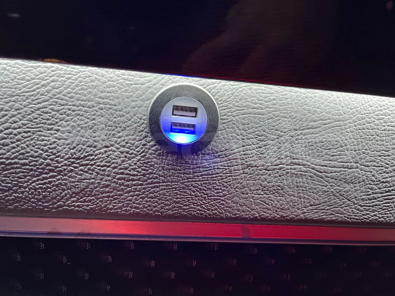 Mercedes-Benz Sprinter 906BB50 Ristè - Euro6 - 120kW - 7.367mt - usb charging detail