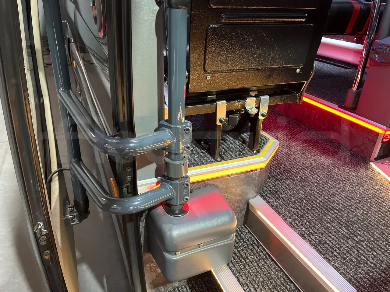 Mercedes-Benz Sprinter 906BB50 Ristè - Euro6 - 120kW - 7.367mt - door mechanism photo