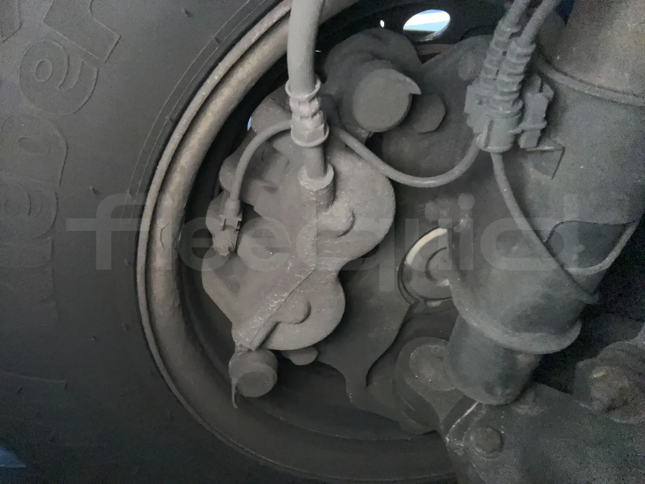 Mercedes-Benz Sprinter 906BB50 Ristè - Euro6 - 120kW - 7.367mt - front brake calipers left