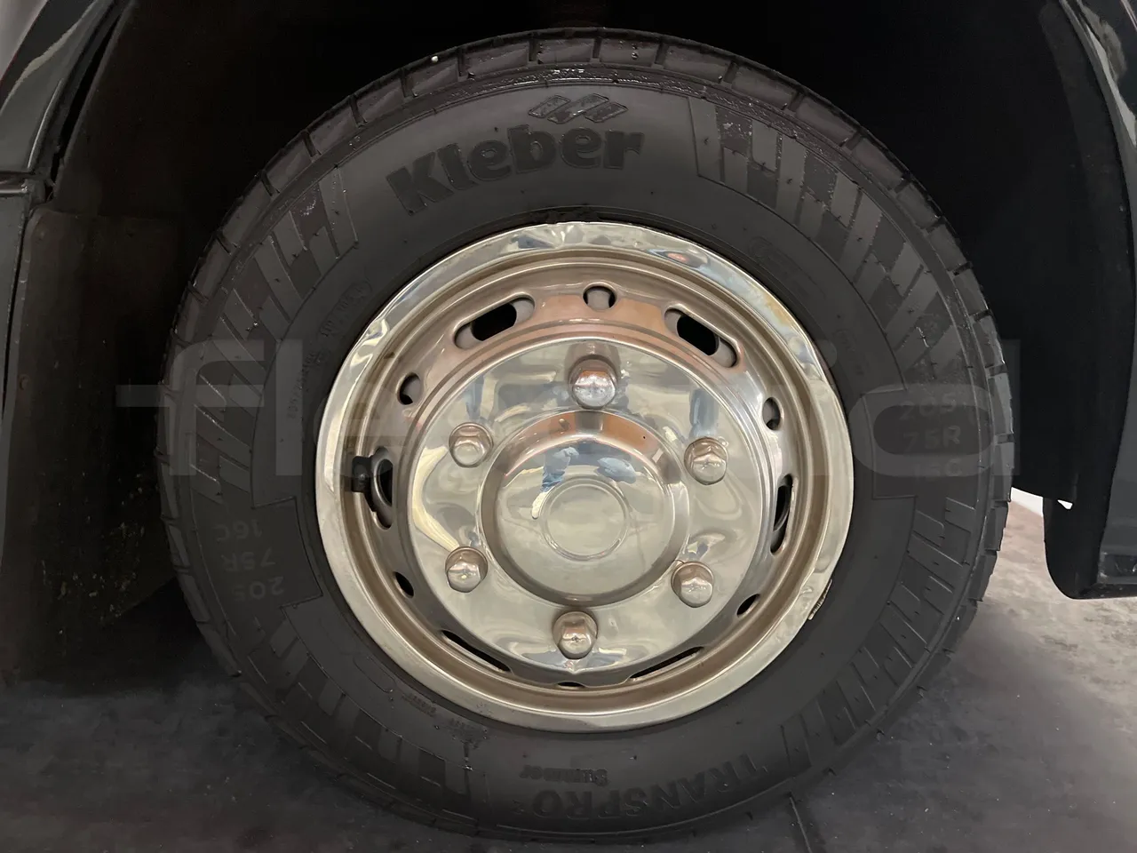 Mercedes-Benz Sprinter 906BB50 Ristè - Euro6 - 120kW - 7.367mt - front left tire measurements