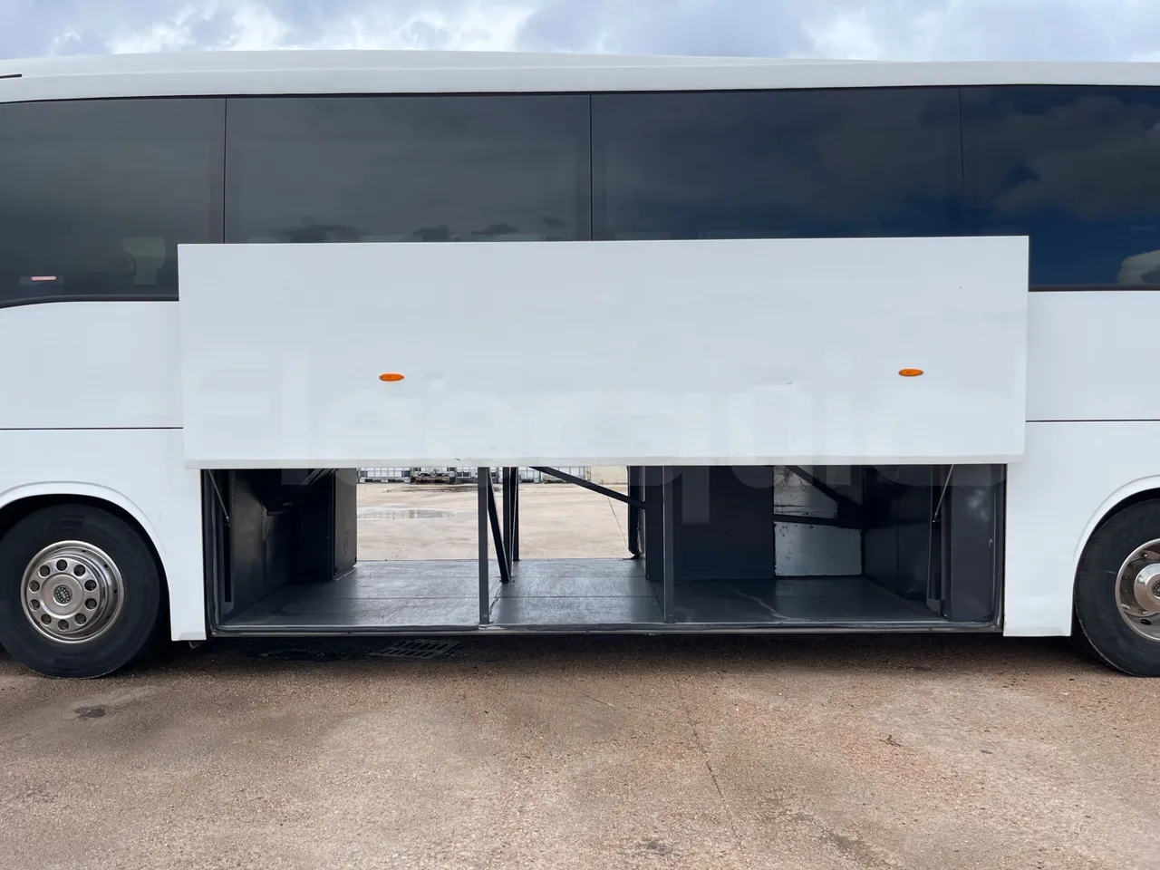 Irisbus 397E.12 397E.12  - Euro5 - 279kW - 12.410m - luggage rack photo